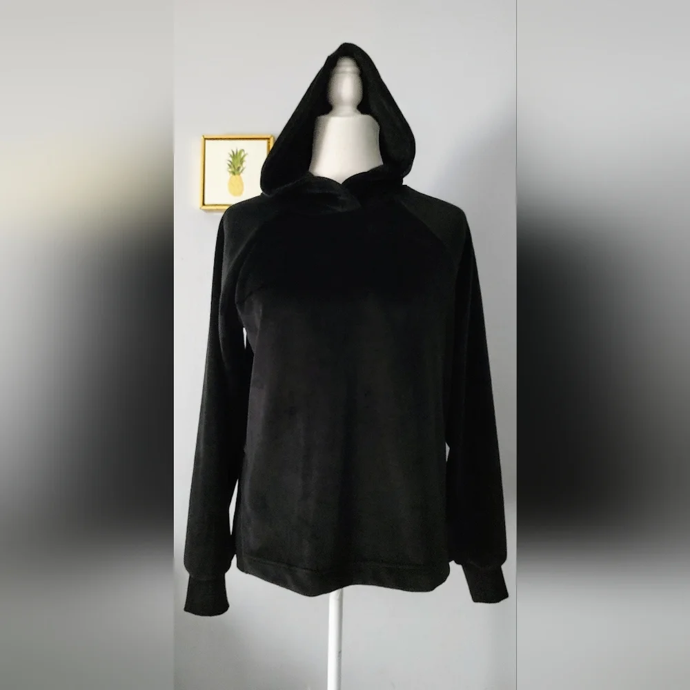 Hoodie  Women Pullover  Black Fleece Size XS  Long Sleeves Warm New without Tag